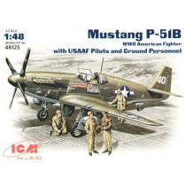 P-51B Mustang w. USAAF Pilots and Ground crew